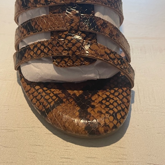 Vionic Brand New In Box-Sz-7.5 - Picture 4 of 14